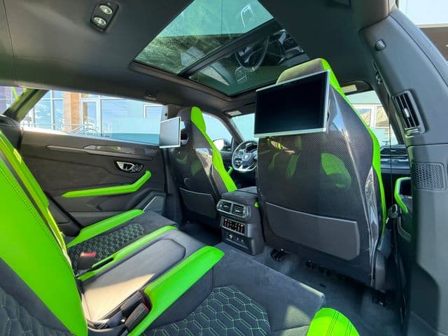 2021 Lamborghini Urus — 12