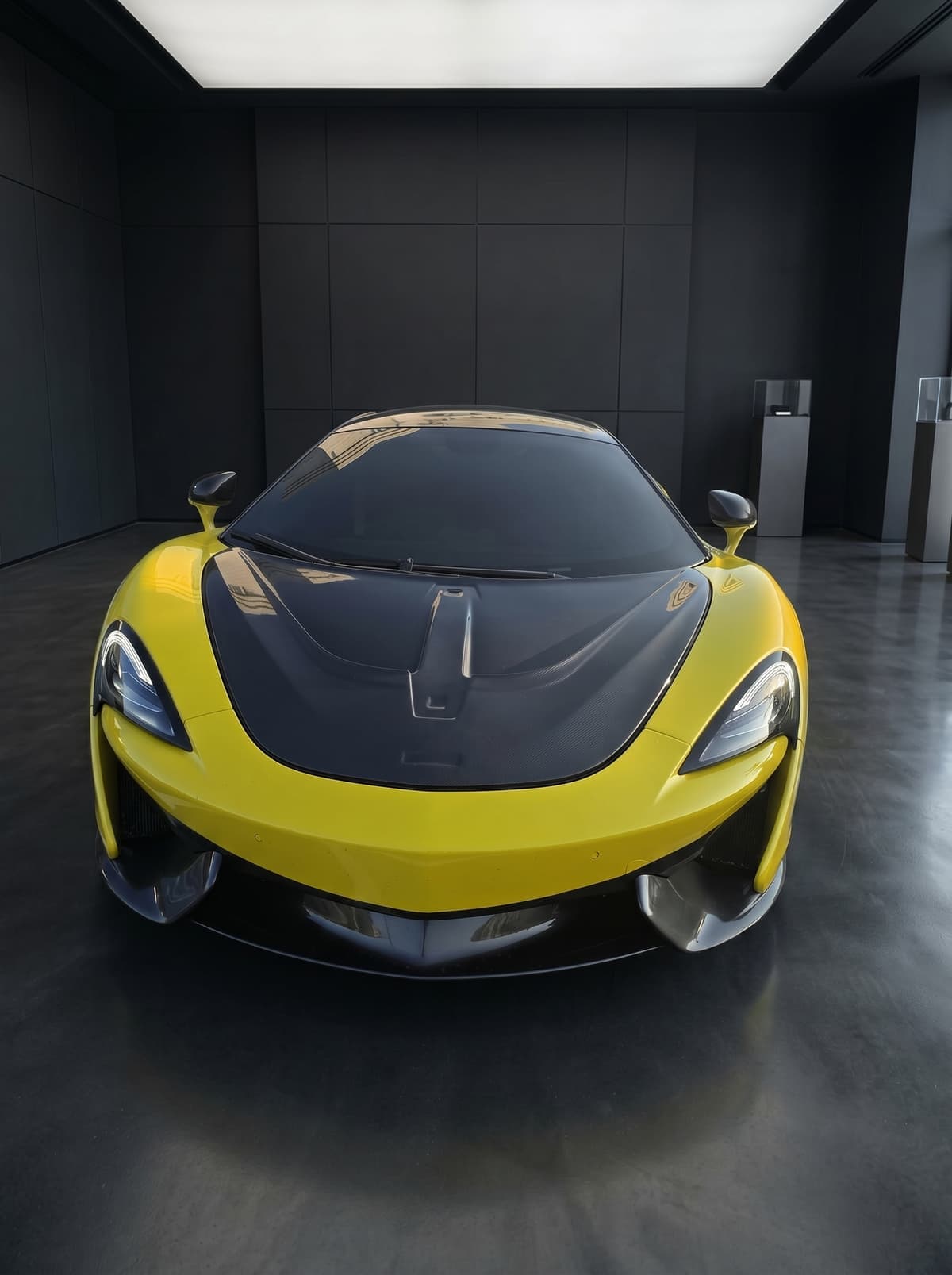 2018 McLaren 570S Coupe — view 3