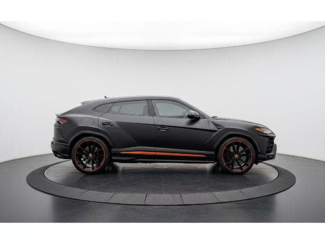 2022 Lamborghini Urus — 3